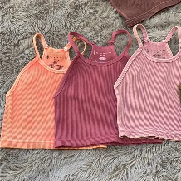 COPY - 🌺Free people happiness run crop top - Picture 16 of 17